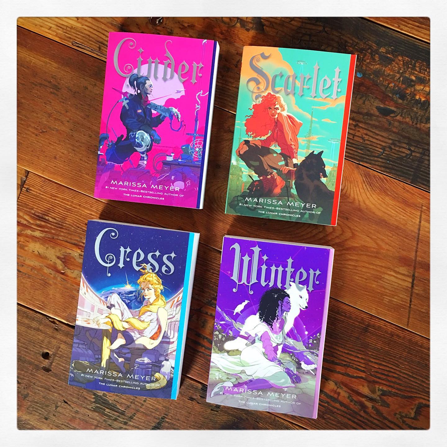The Lunar Chronicles Series (4 Books) by Marissa Meyer